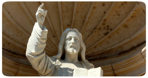 Jesusfigur aus Stein